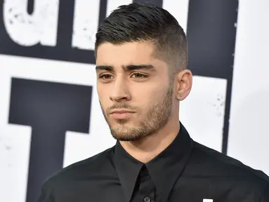 Mantan Personel One Direction, Zayn Malik baru - baru mengeluarkan single terbarunya yang berjudul " PILLOWTALK ", di video klip ini Zayn beradegan mesra dengan model internasional, Gigi Hadid. (KEVIN WINTER / GETTY IMAGES NORTH AMERICA / AFP)