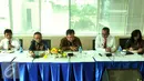 Menkeu, Bambang Brodjonegoro (tengah) didampingi PLT. Dirut Jendral Pajak Ken Dwijugiasteadi (kedua kiri) memberikan keterangan resmi terkait penerimaan pajak tahun 2015 di gedung Direktorat Pajak, Jakarta Senin, (11/1). (Liputan6.com/Faisal R Syam)