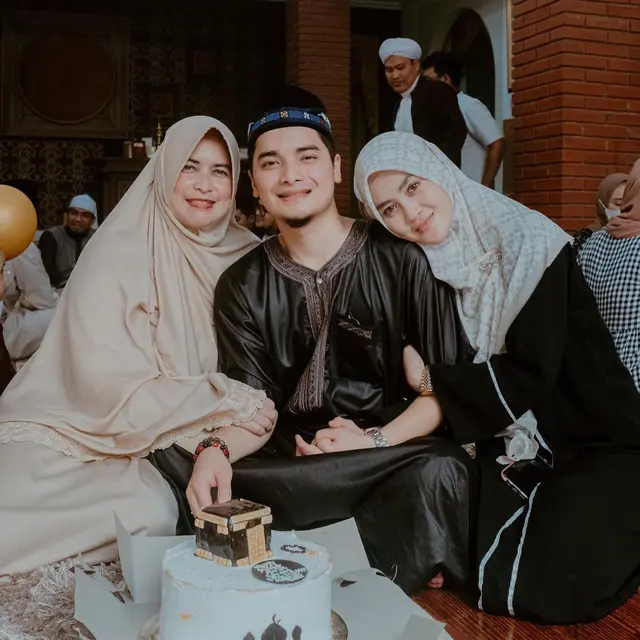 6 Potret Ulang Tahun Alvin Faiz ke-23 Tahun, Dapat Kado Umrah dari Istri