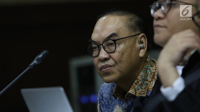 Terdakwa suap pembangunan PLTU Riau-1 Johannes Budisutrisno Kotjo saat menjalani sidang lanjutan di Pengadilan Tipikor, Jakarta, Kamis (18/10). Sidang mendengar keterangan saksi dari PT PJB dan PT Samantaka Batubara. (Liputan6.com/Helmi Fithriansyah)