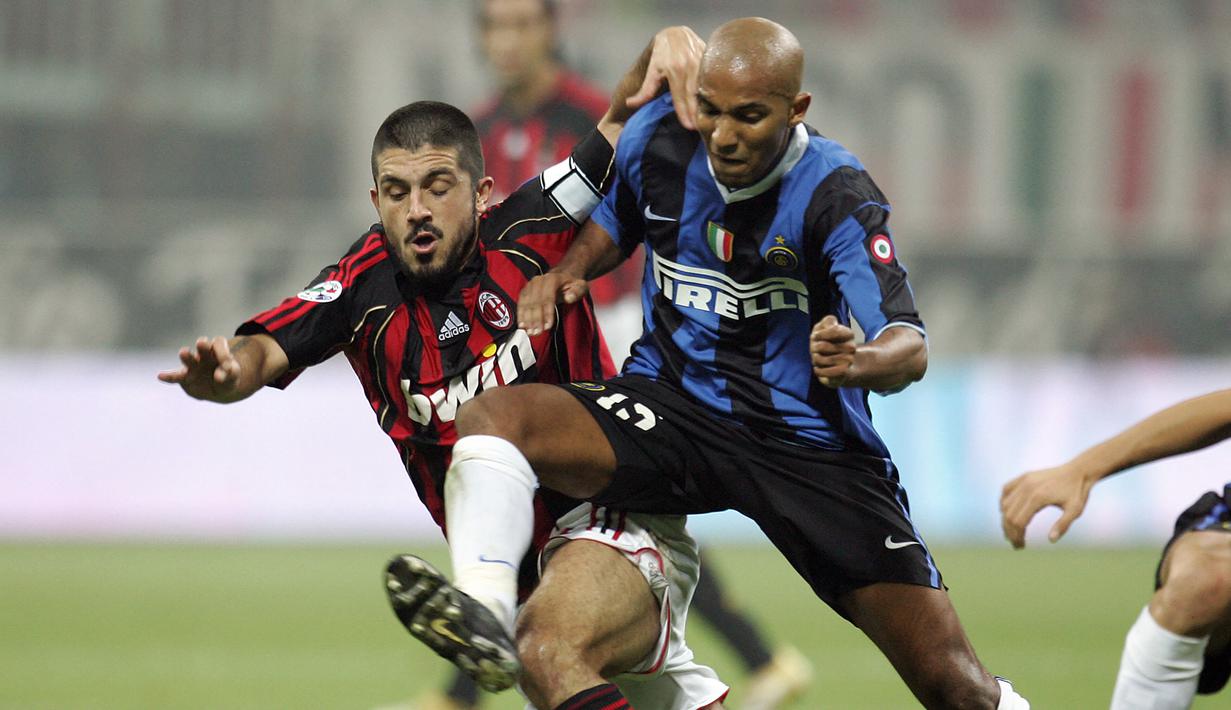 Olivier Dacourt. Eks gelandang bertahan berusia 48 tahun yang pensiun pada Februari 2010 bersama Standard Liege ini tercatat sebagai pengoleksi 2 gelar scudetto Liga Italia bersama Inter Milan yang dibelanya selama 3 musim mulai 2006/2007 hingga 2008/2009. Ia meraihnya pada dua musim pertamanya yaitu 2006/207 dan 2007/2008. Pada musim terakhirnya sebenarnya Inter kembali menjuarai Liga Italia, namun ia hanya tampil 1 kali saja dan di pertengahan hingga akhir musim 2008/2009 ia dipinjamkan ke Fulham. (AFP/Filippo Monteforte)