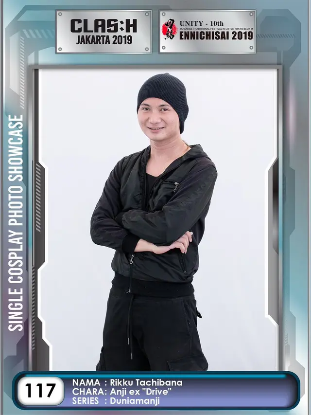 Cosplay Nyeleneh (Sumber: Facebook// ‏   @shazzamrd)