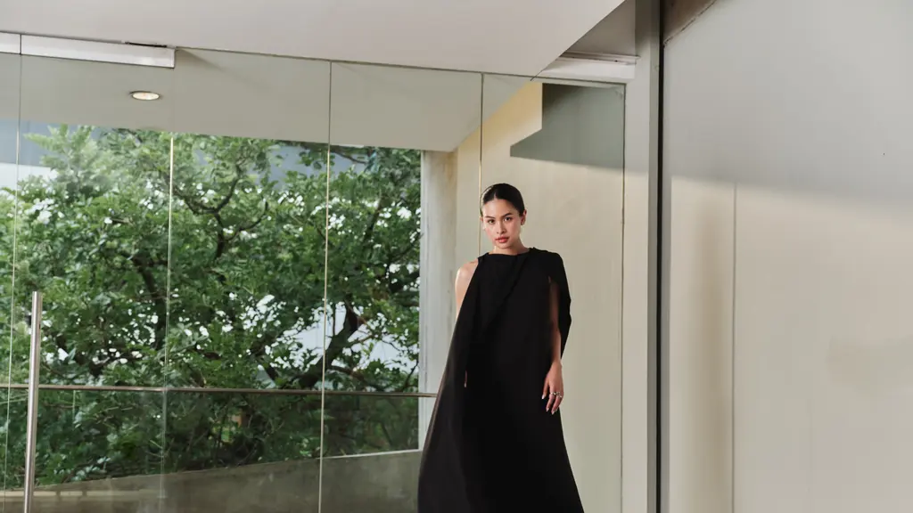 Maudy menunjukkan bahwa kebutuhan akan busana yang adaptif menjadi semakin penting (Sumber: Love, Bonito)