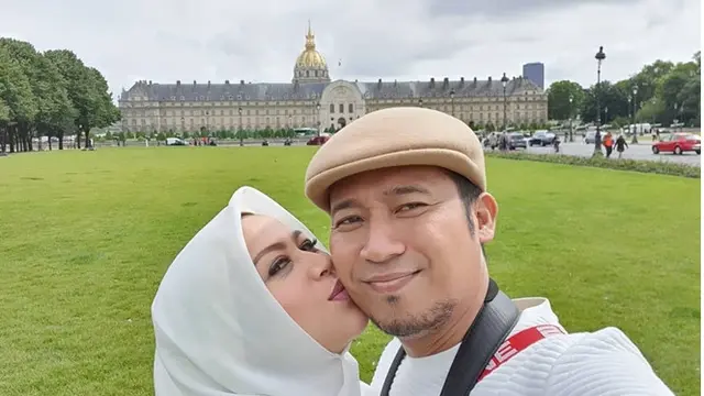 7 Kebersamaan Denny Cagur dan Istri, Dinyatakan Hamis Usai Ikut Program Bayi Tabung