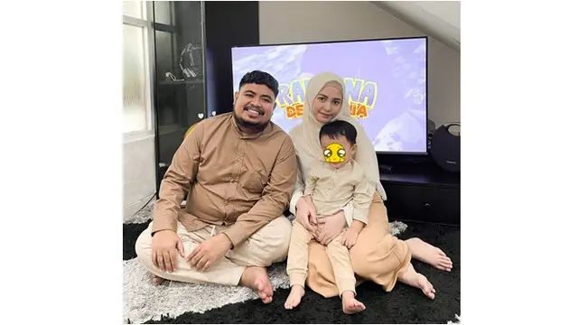 6 Potret Indah Ningtyas Istri Komika Rigen yang Jarang Tersorot, Memesona Berhijab