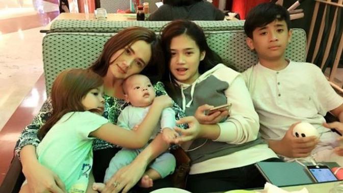 Kehangatan Bersama Anak  Sisi Lain Mulan  Jameela  News 