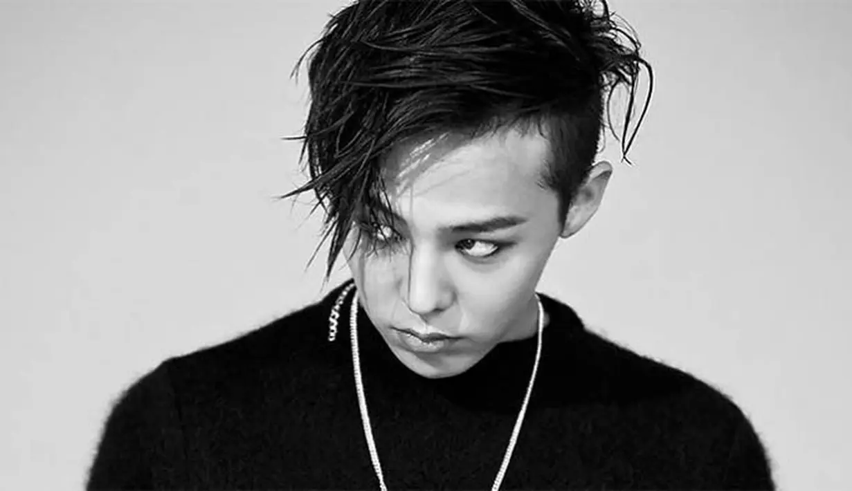 Tak hanya penggemar, kepergian idol kelahiran 18 Agustus 1988 ini untuk wamil selama dua tahun menyisakan kesedihan untuk sahabatnya. Salah satunya adalah mantan personel 2NE1, CL. (Foto: soompi.com)