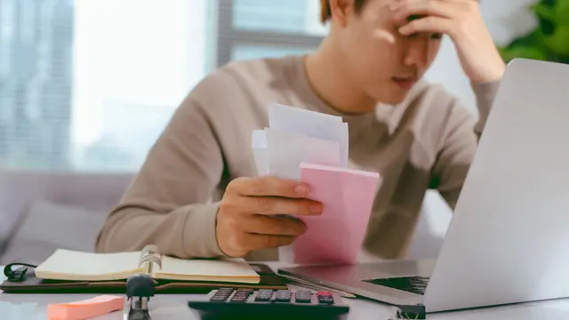 8 Kebiasaan Finansial yang Bikin Keuangan Stagnan, Stop Sekarang Kalau Mau Tumbuh