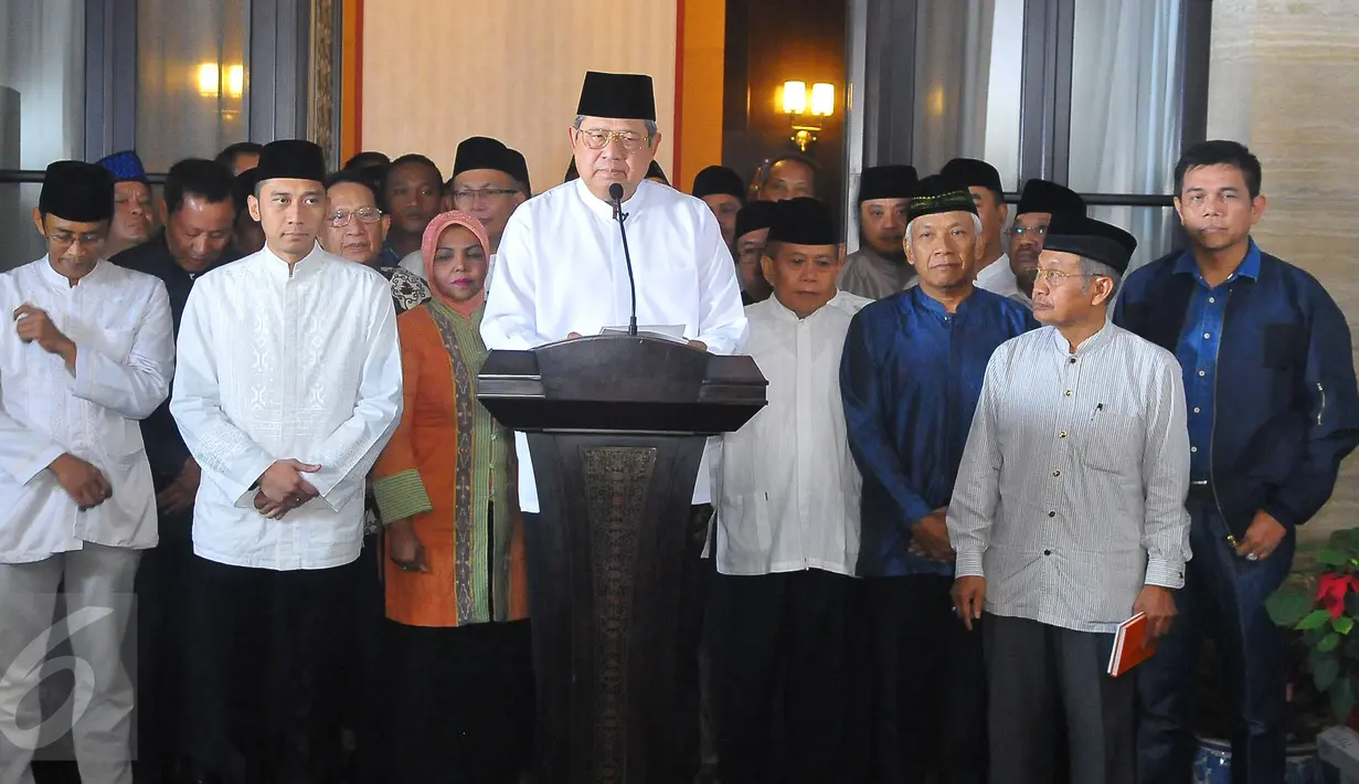 SBY menyatakan tidak pernah mencampuri urusan penegakan hukum dalam kasus Antasari, Jakarta, Selasa (15/2). SBY berharap para penegak hukum menjaga integritasnya. (Liputan6.com/Angga Yuniar)