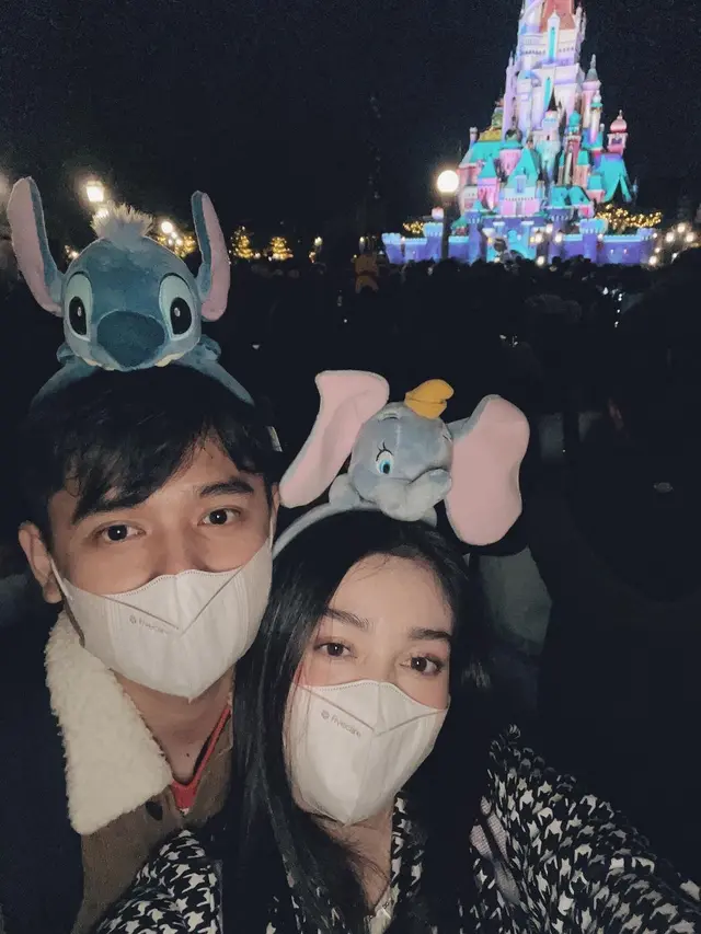 Momen Artis-Artis Rayakan Tahun Baru Bareng Pacar