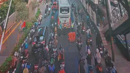 Bus Mogok Depan Halte Cawang Cikoko, Lalu Lintas Macet