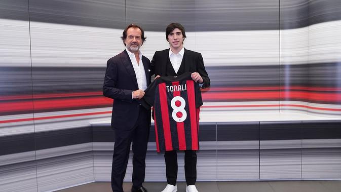 Sandro Tonali resmi bergabung dengan AC Milan dengan status pinjaman selama satu musim dari Brescia. (foto: instagram.com/sandrotonali)