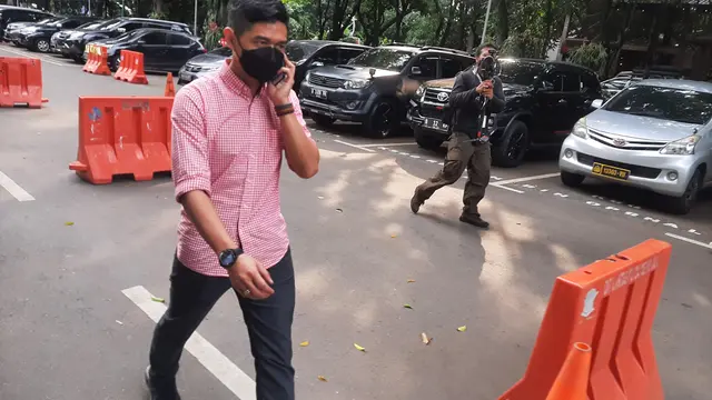 Mantan Manajer Persija Jakarta Bambang Pamungkas terlihat di Polda Metro Jaya, pada Rabu (28/4/2021).