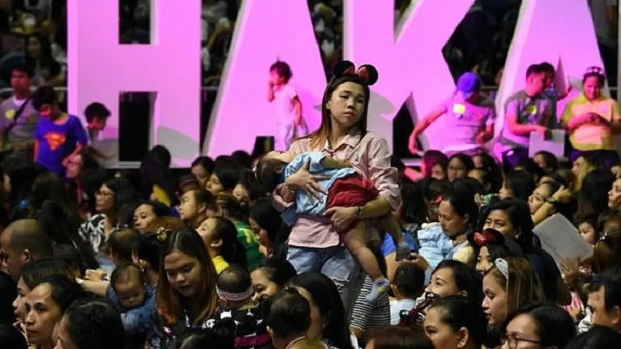 Melalui kampanye ini, pihak panita ingin mendorong para ibu di Filipina untuk memberi ASI kepada bayi sehingga dapat menekan kematian anak (AFP)