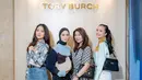 Tory Burch merayakan peluncuran Musim Gugur-Musim Dingin Koleksi 2024 di butik Plaza Senayan dengan acara cocktail in store. Para selebriti termasuk Beby Tsabina, Natasha Wilona, ​​Tantri Namirah, turut hadir memeriahkan acara. [Dok/Tory Burch].