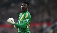 Kiper Manchester United asal Kamerun #24, Andre Onana terlihat selama pertandingan Liga Primer Inggris antara Manchester United dan Arsenal di Old Trafford di Manchester, Inggris barat laut, pada 9 Maret 2025. (Paul ELLIS/AFP)