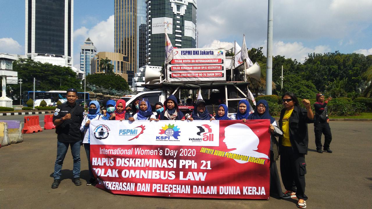 Ratusan Buruh Peringati Hari Perempuan Sedunia