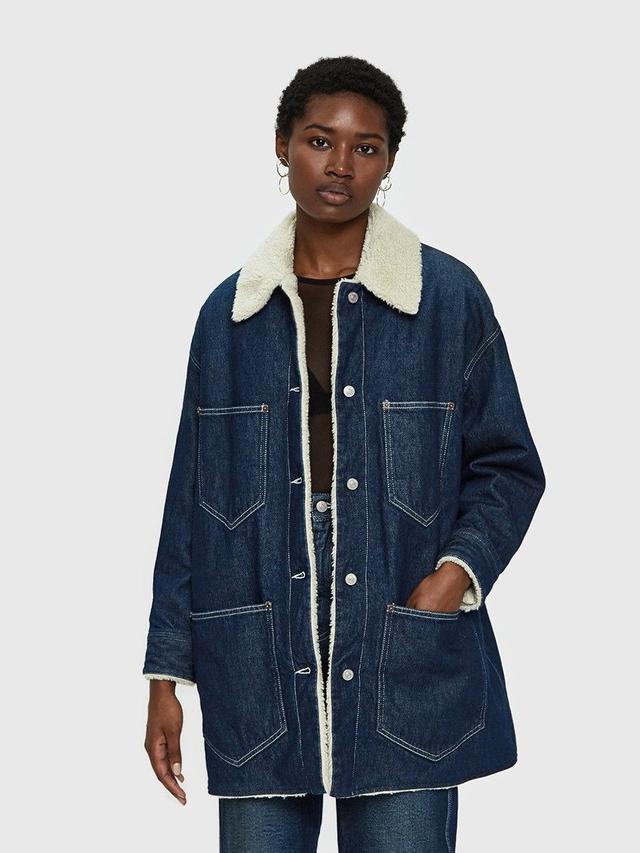 Lirik 5 Pilihan Jaket Denim yang Jadi Favorit Terkini