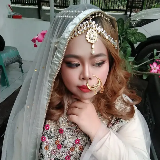 6 Potret Kekeyi saat Pakai Baju Khas India, Curi Perhatian