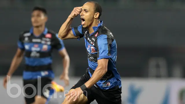 Peter Odemwingie, Madura United