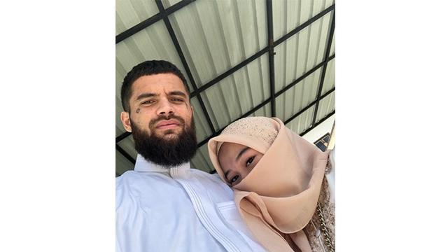 Dikabarkan Hamil Anak Pertama, Ini 7 Potret Mesra Diego Michiels dan Istri