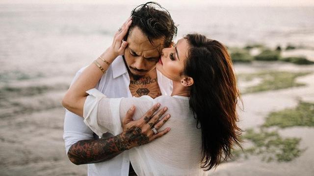 7 Potret Jerinx dan Nora Alexandra Philip Saat Lakukan Upacara Pernikahan Adat Bali