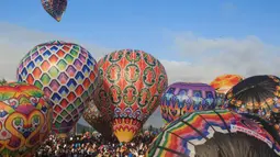 Festival balon udara ini merupakan acara tahunan sejak tahun 1950. (DEVI RAHMAN/AFP)