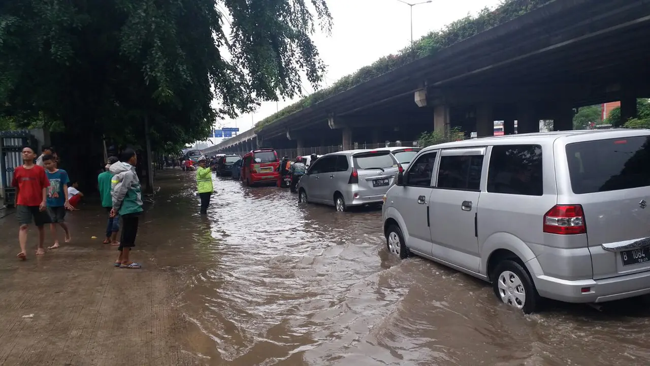 Banjir Setinggi 80 cm Rendam Rawa Terate Cakung