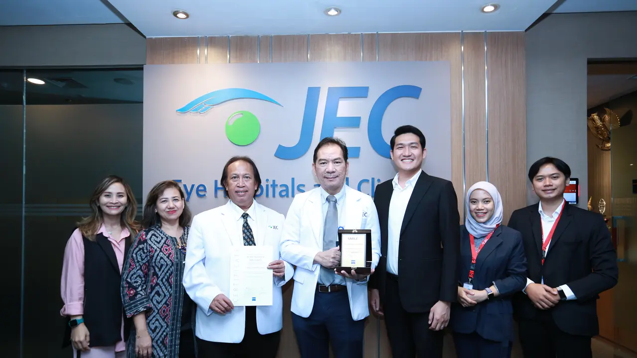 ZEISS memberikan apresiasi khusus kepada JEC. (Liputan6.com/ ist)