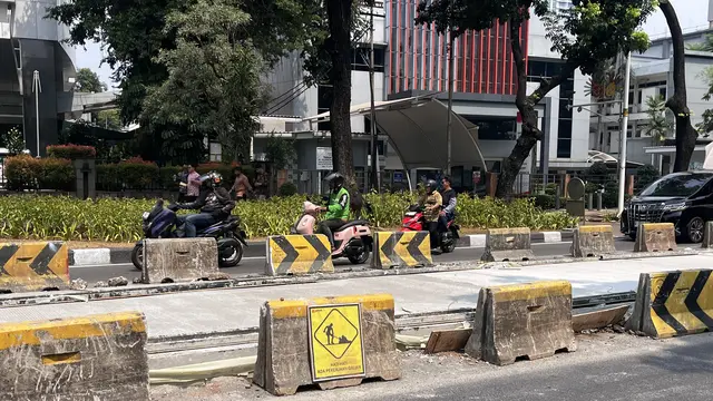 Perbaikan Jalan Kebon Sirih, Jakarta Pusat. (Liputan6.com/Winda Nelfira)