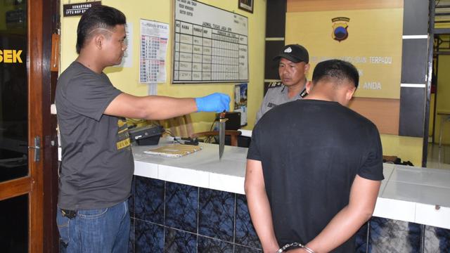 Cuplis (25), terduga pelaku pencurian dan pembawa senjata tajam. (Foto: Liputan6.com/Polres Wonosobo/Muhamad Ridlo)