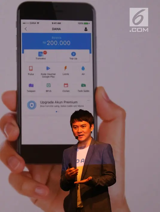 CEO Dana, Vincent Iswara memberi penjelasan tentang DANA Jakarta, Rabu(21/3). DANA, Dompet Digital Indonesia merupakan sebuah layanan dari perusahaan rintisan (start up) di bidang teknologi finansial. (Liputan6.com/Angga Yuniar)