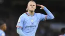 <p>Erling Haaland. Striker Norwegia berusia 22 tahun milik Manchester City ini total mencetak 4 kali hattrick pada tahun 2022. Tiga hattrick terakhir dicetak Erling Haaland saat telah berseragam Mancheter City di ajang Liga Inggris pada musim 2022/2023, sementara satu hattrick lainnya dicetak saat ia masih berseragam Borusssia Dortmund di ajang Bundesliga 2021/2022. (AFP/Oli Scarff)</p>