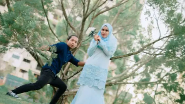 Pria Ini Berpose Bak Spiderman saat Foto Pertunangan, 5 Potretnya Bikin Geleng Kepala