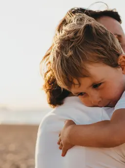 Ilustrasi anak stres. Photo by Xavier Mouton Photographie on Unsplash