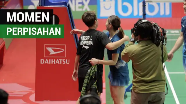 Berita video momen perpisahan Liliyana Natsir dengan ganda campuran China, Zheng Siwei / Huang Yaqiong, setelah partai final di Indonesia Masters 2019, Minggu (27/1/2019).