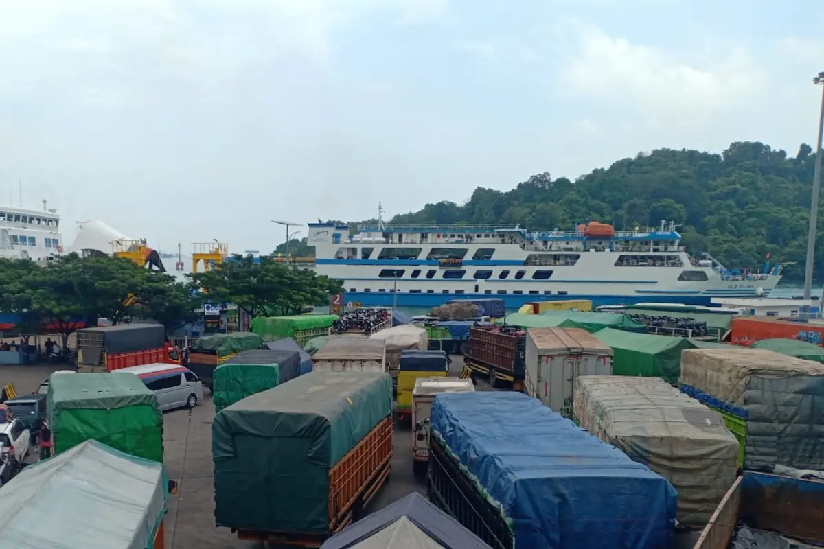 Suasana Pelabuhan Merak Banten pada H-9 Lebaran Idul Fitri 1443 H, Sabtu (23/4/2022).
