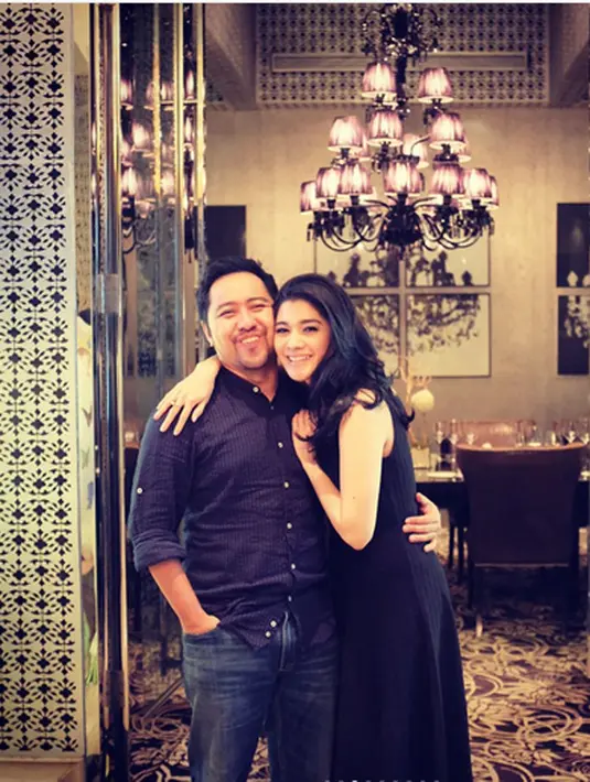 Dua tahun belakangan ini, Naysilla Mirdad menjalin asmara dengan Roestiandi Tsamanov. Kabar beredar belum lama ini, Naysila akan melakukan fitting baju untuk pernikahannya. Lantas seperti apa menurut Naysila terkait kabar tersebut. (Instagram/naymirdad)