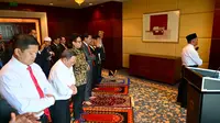 Presiden Joko Widodo (Jokowi) melaksanakan Sholat Jumat usai menghadiri perjamuan santap siang dengan Presiden Xi Jinping dan Madam peng Liyuan pada Jumat, (28/7/2023).