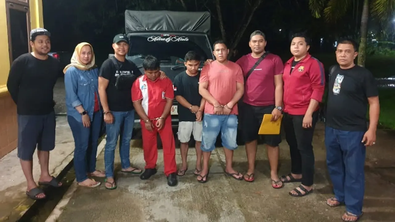 Operator SPBU dan sopir yang ditangkap karena melakukan penyelewengan BBM bersubsidi di Kabupaten Pelalawan.