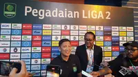 Direktur PT Liga Indonesia Baru (LIB), ketika ditemui awak media usai hadir dalam acara pembukaan Liga 2 2023/2024 di Stadion Surajaya, Lamongan, Jawa Timur, Minggu (10/9/2023). (Bola.com/Hery Kurniawan)