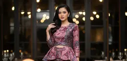 Dress Batik Peplum Crop Top Elegan Casual. Foto: Gemini