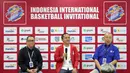 Konferensi pers  Indonesia International Basketball Invitational di Indonesia Arena, Kamis (27/7/2023). (Bola.com/Bagaskara Lazuardi)