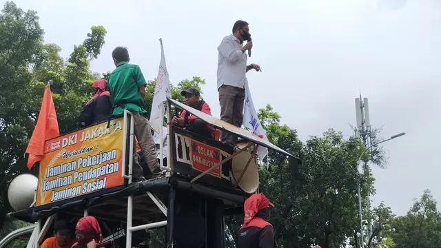 Buruh Demo di Balai Kota Minta UMP DKI Jakarta Naik