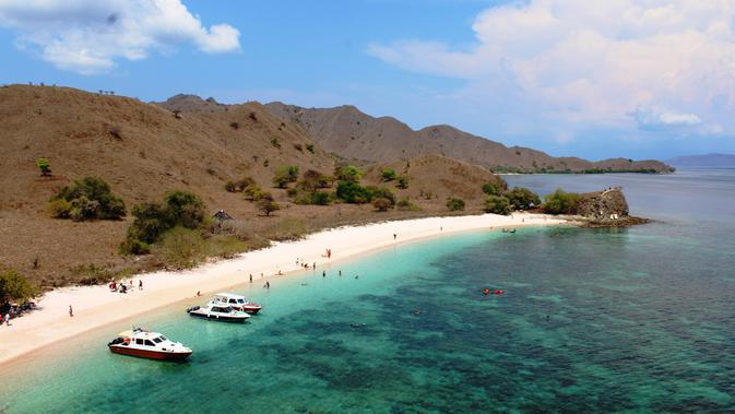 Jika Yunani punya Balos Lagoon sebagai pantai berpasir merah jambu, maka Indonesia memiliki Pink Beach yang ada di kawasan Taman Nasional Komodo, Nusa Tenggara Timur. (Liputan6.com/ Ahmad Ibo).
