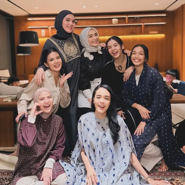 Potret Citra Kirana Bukber Bareng Finalis Gadis Sampul 2007. (instagram/citraciki/oxcel)