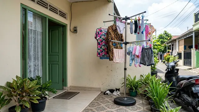 Model Jemuran untuk Teras Rumah Kecil (AI Generated)