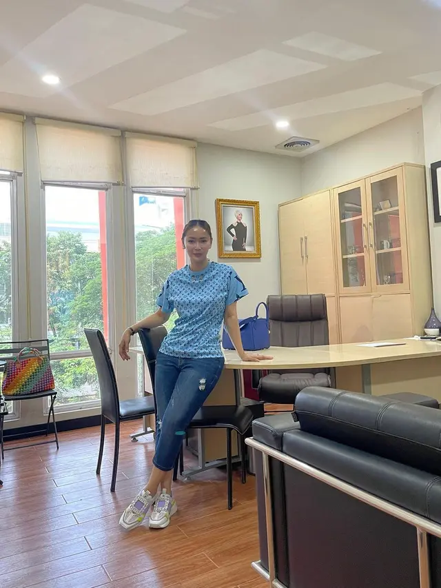 Inul Daratista di kantor Inul Vizta (Instagram/inul.d)