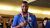 Kapten Leicester City asal Jamaika, Wes Morgan. (AFP/Lillian Suwanrumpha)