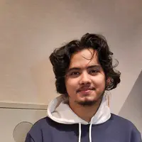 Aliando Syarief buka kartu soal kesan pertama muncul di muka publik setelah pengakuan OCD ekstrem. Ia hadir di showcase 7 film Falcon Pictures di Jakarta, 14 April 2022. (Foto: Wayan Diananto)